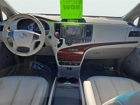 Used 2011 Toyota Sienna XLE image 33