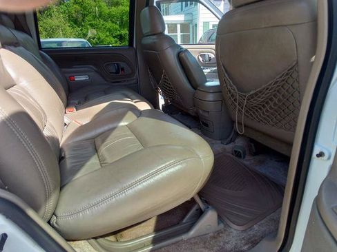 Used 1998 Chevrolet Tahoe 4WD w/ Preferred Equipment Group 3 image 17