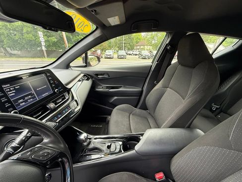 Used 2019 Toyota C-HR XLE FWD image 19