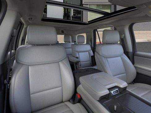 New 2026 Ford Expedition Active image 10