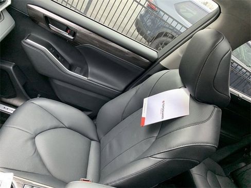 New 2026 Toyota Highlander Limited image 31
