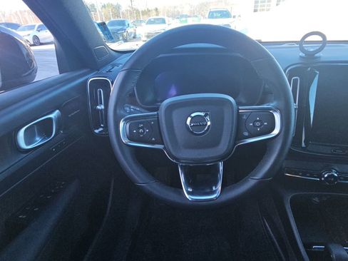 Used 2023 Volvo XC40 Recharge Ultimate image 10