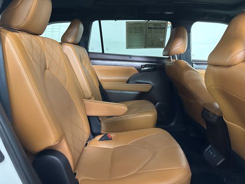 Used 2022 Toyota Highlander Platinum image 29