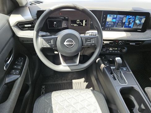 Used 2026 Nissan Kicks SV w/ Cold Weather Package FWD image 5