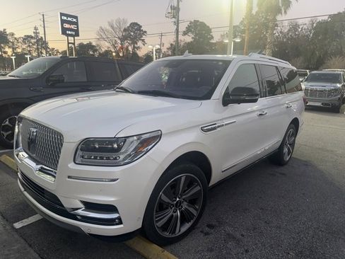 Used 2019 Lincoln Navigator Reserve image 1