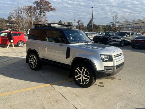 Used 2022 Land Rover Defender 90 X-Dynamic S image 4