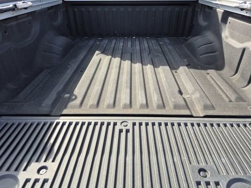 Used 2024 Nissan Titan SV w/ SV Convenience Package RWD image 23