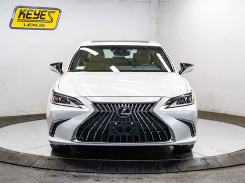 Used 2025 Lexus ES 300h w/ Premium Package FWD image 6