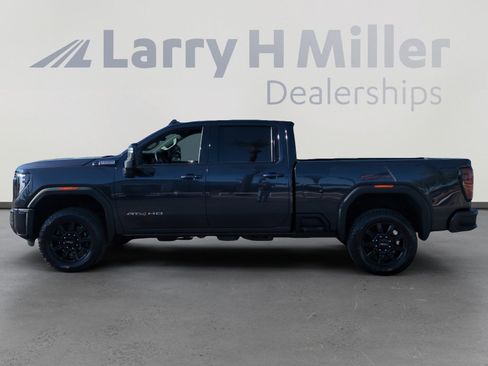 Used 2025 GMC Sierra 2500 AT4 w/ Technology Package image 2