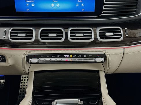 Used 2024 Mercedes-Benz GLS 450 4MATIC image 13