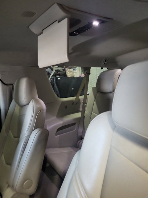 Used 2017 Cadillac Escalade ESV Luxury AWD/4WD image 14