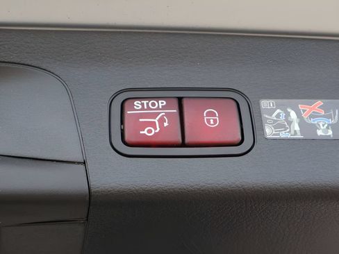 Certified 2025 Mercedes-Benz GLS 450 4MATIC image 19