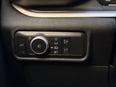 Used 2022 Ford Explorer XLT w/ Equipment Group 202A AWD/4WD image 12