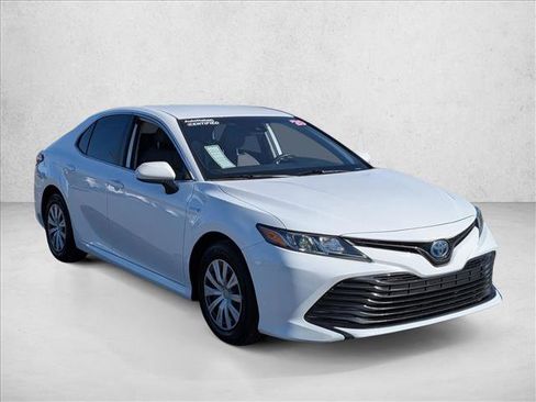 Used 2020 Toyota Camry LE image 3