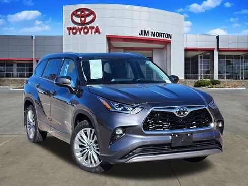 Used 2025 Toyota Highlander Platinum image 1