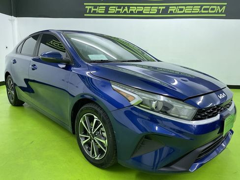 Used 2023 Kia Forte LXS w/ LXS Technology Package image 2