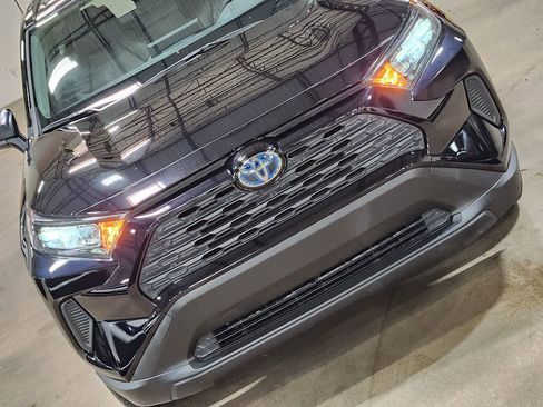 Used 2022 Toyota RAV4 LE image 19