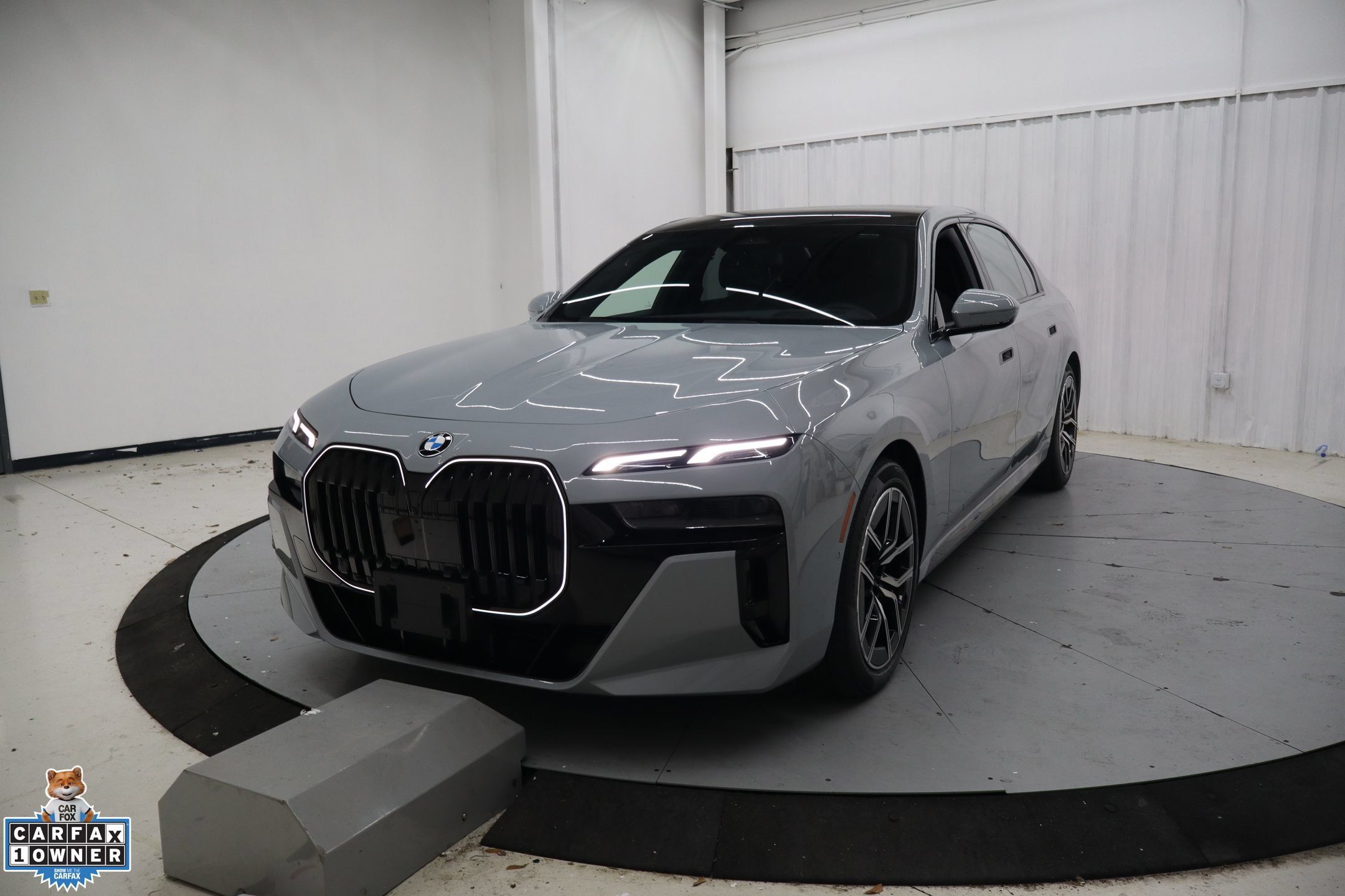 Used 2026 BMW 740i xDrive AWD/4WD image 9
