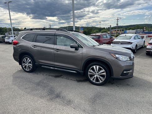 Certified 2022 Subaru Ascent Limited w/ Technology Package AWD/4WD image 2