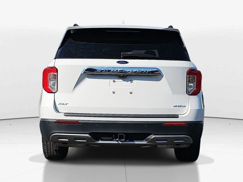 Used 2022 Ford Explorer XLT w/ Equipment Group 202A image 6