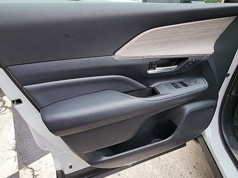 Certified 2025 Toyota Grand Highlander AWD image 10