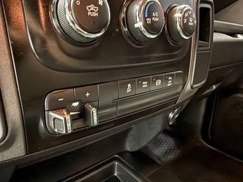 Used 2018 RAM 2500 Tradesman w/ Chrome Appearance Group AWD/4WD image 17