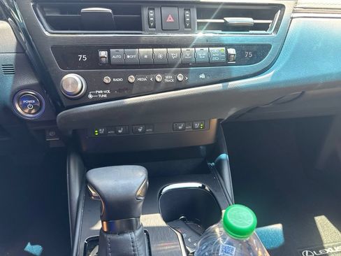 Certified 2025 Lexus ES 300h w/ Premium Package FWD image 20