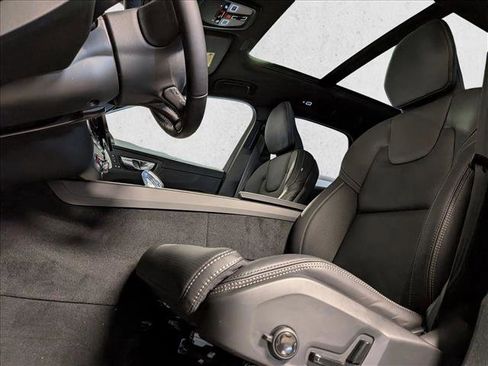 New 2026 Volvo XC60 T8 Ultra w/ Climate Package image 4