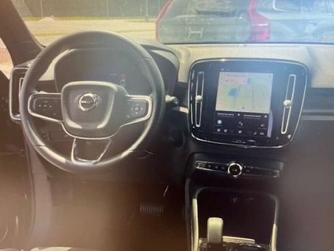 Used 2024 Volvo XC40 B5 Plus AWD/4WD image 3