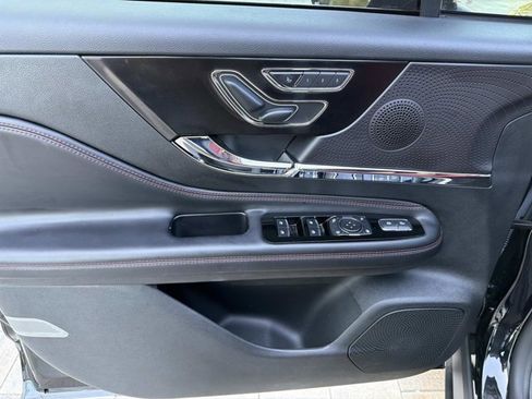 Used 2024 Lincoln Corsair Reserve AWD/4WD image 11