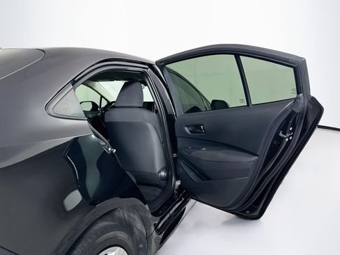 Used 2025 Toyota Corolla LE FWD image 27