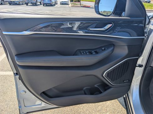 Used 2024 Jeep Grand Cherokee Trailhawk w/ Advanced Protech Group II image 11