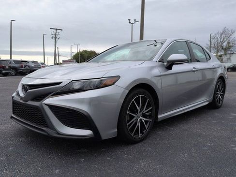 Used 2023 Toyota Camry SE FWD image 9