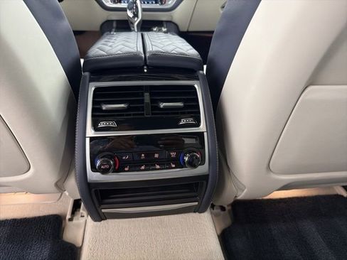 Used 2022 BMW 750i xDrive w/ Luxury Rear Seating Package AWD/4WD image 24