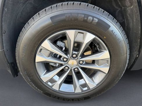 Used 2025 Chevrolet Equinox LT w/ Convenience Package II image 9