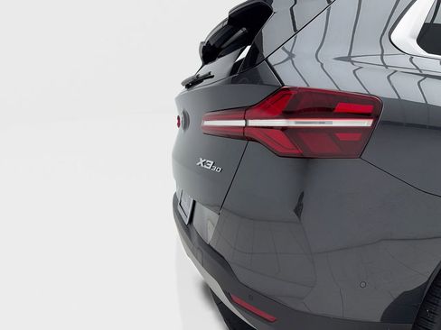 Used 2025 BMW X3 xDrive30i image 9