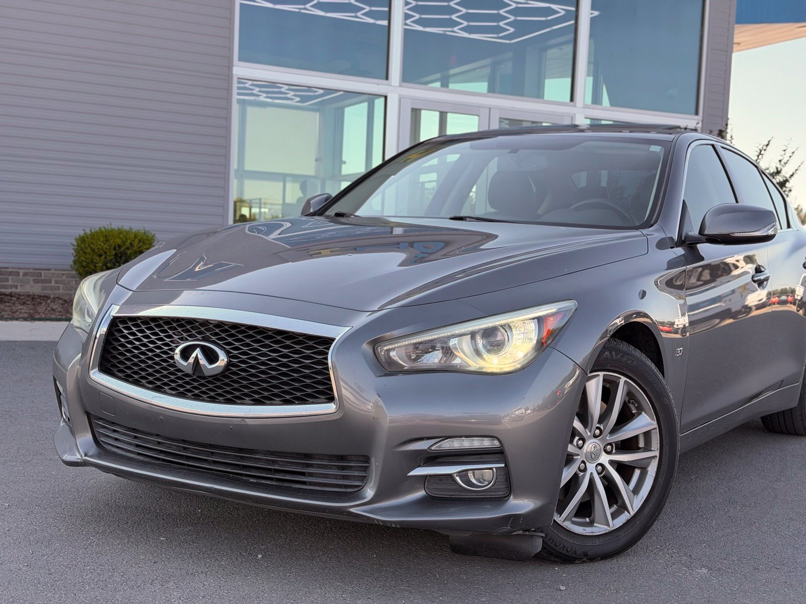 Used 2014 INFINITI Q50 Premium w/ Navigation Package AWD/4WD image 4