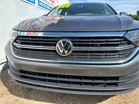 Used 2024 Volkswagen Jetta SE FWD image 10