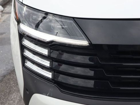 Certified 2025 Nissan Kicks SR image 10