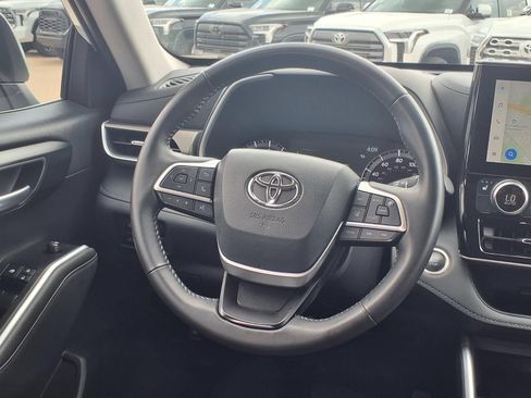 Certified 2025 Toyota Highlander XLE FWD image 14