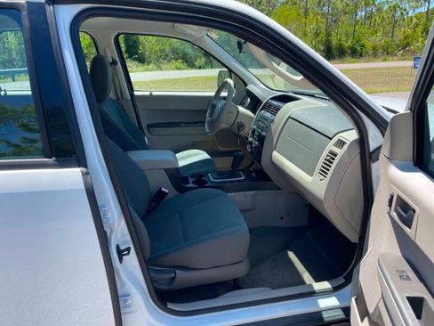 Used 2009 Ford Escape XLS FWD image 14