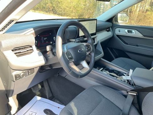 Used 2025 Ford Explorer Active image 16