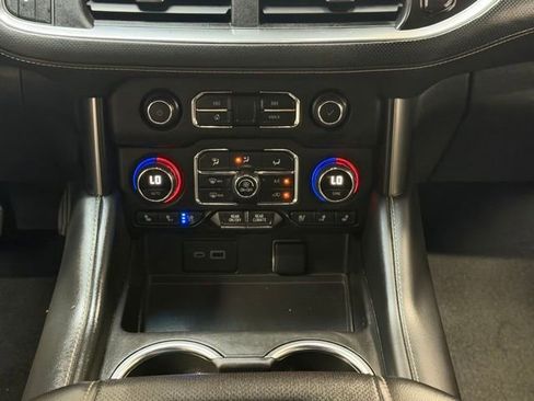 Used 2024 Chevrolet Tahoe Premier RWD image 14
