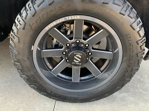 Used 2021 Chevrolet Silverado 2500 Custom w/ Custom Value Package image 11