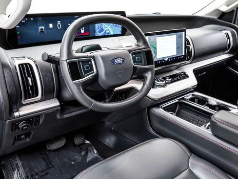 Used 2025 Ford Expedition Active AWD/4WD image 21