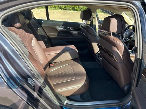 Used 2020 BMW 750i xDrive AWD/4WD image 13