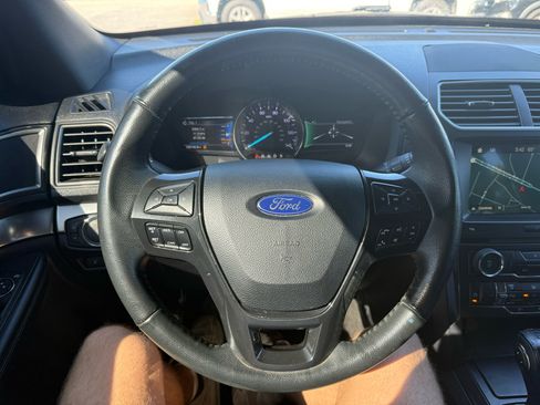 Used 2018 Ford Explorer XLT w/ Equipment Group 202A FWD image 8