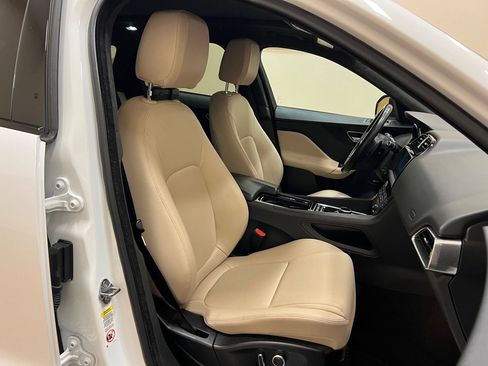 Used 2020 Jaguar F-PACE Premium image 35