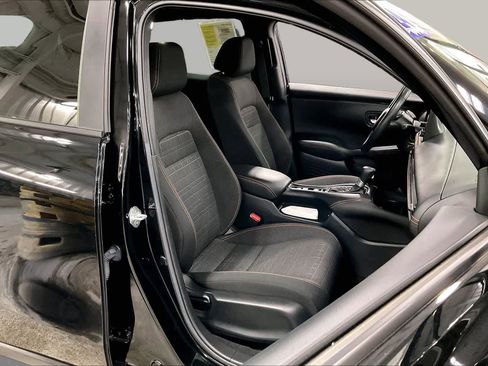 Used 2024 Honda HR-V Sport image 9