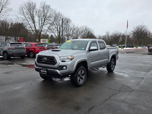Used 2021 Toyota Tacoma SR image 4